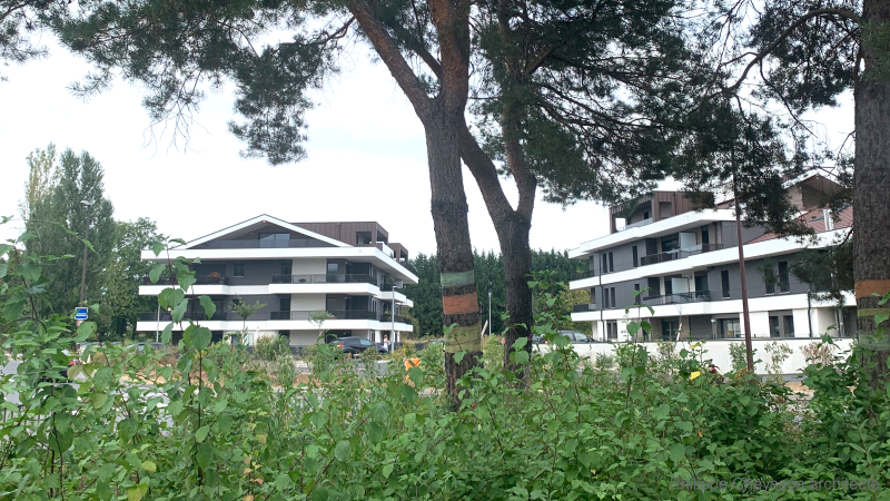 mmm logement collectif et maison design à proximité du village