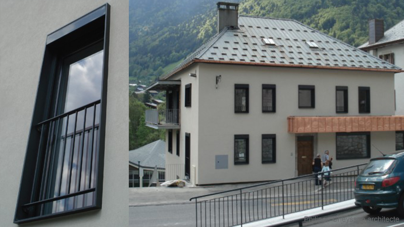t réhabilitation maison de village métal balcon contemporain
