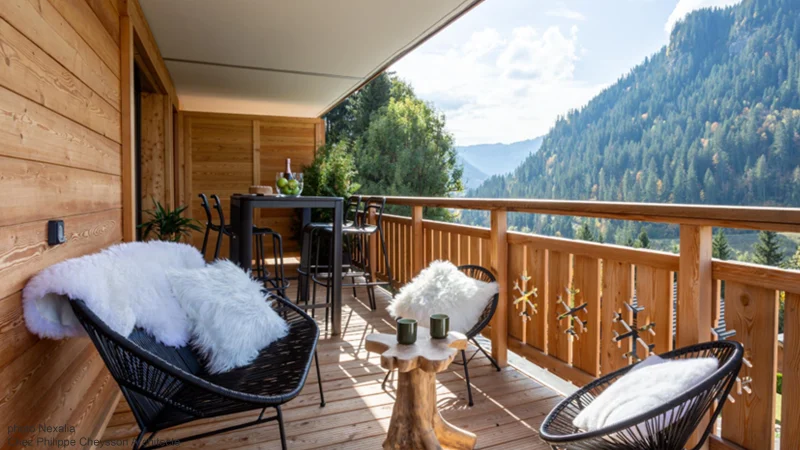 résidence de montagne balcon bois cosy